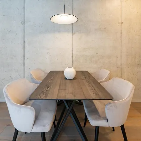 Urban 1 Bd With Ev By Hostlovers *
